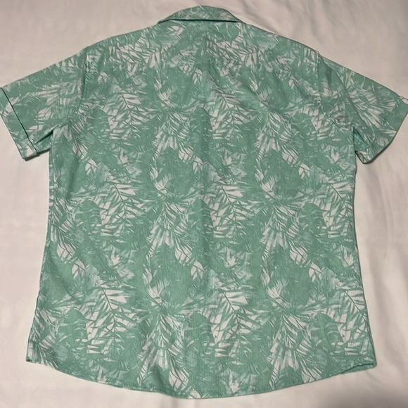 Apt. 9 Tropical Print Standard Fit Performance Short Sleeve Button Down - Picture 3 of 4